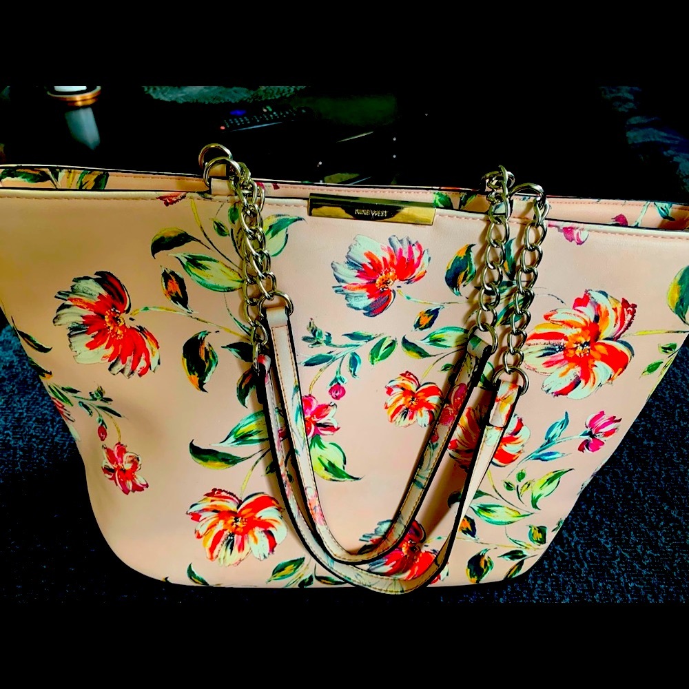 Nine West shoulder bag. Beautiful!!